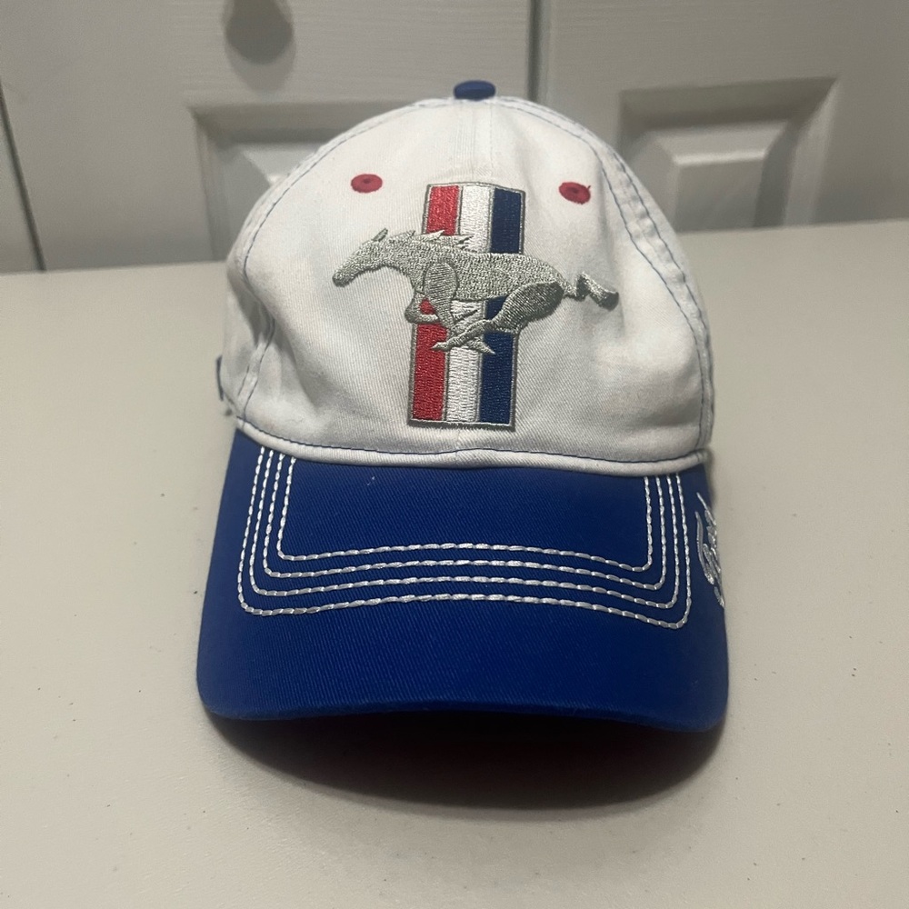 Mustang hat